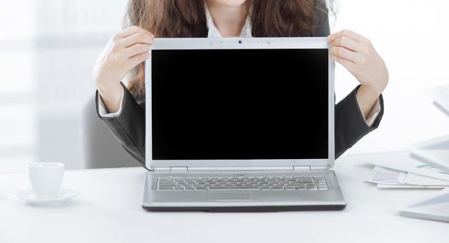 woman Manager is showing on a laptop.photo with copy space