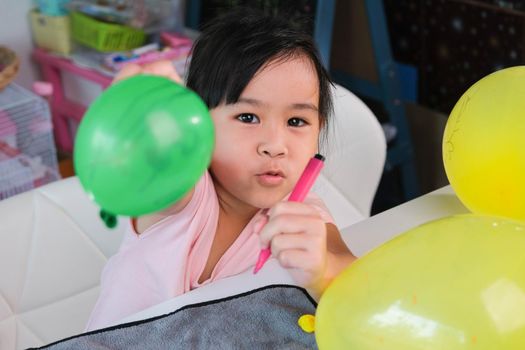 Little girl is learning and doing electrostatic science experiments with balloons in the classroom. Easy and fun science experiments for kids at home.