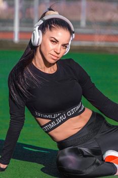 Pretty girl listens and enjoys the music in headphones./Pretty young woman listening to music with headphones.