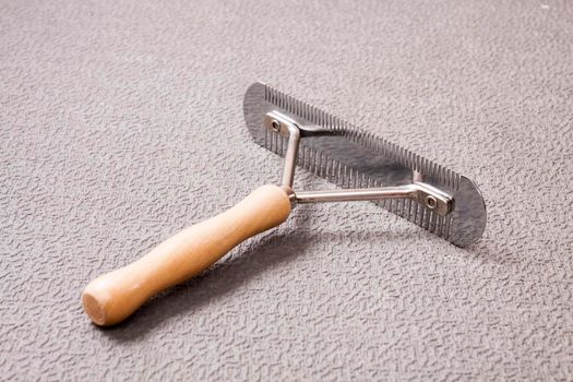 De-shedding tool from metal with wooden handle