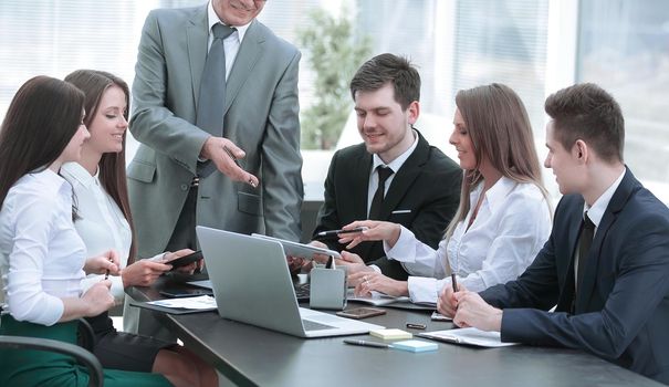 senior businessman discussing with business team to work issues .photo with copy space