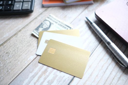 notepad , cash and credit card on table .