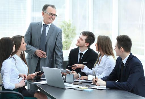 senior businessman discussing with business team to work issues .photo with copy space