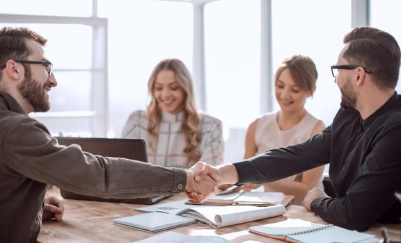 handshake business people at a meeting in the office. business concept