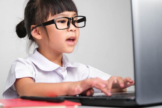 Stressed little businesswoman with laptop working in office. children and business Concepts