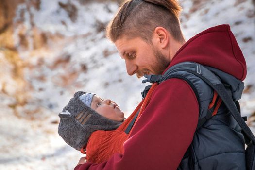 Funny look of the kid and the father at each other during a walk.