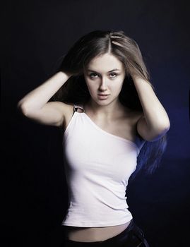 modern young woman with long hair posing for the camera .isolated on a black background. photo with copy space