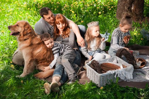 Riendly, cheerful family having a picnic.