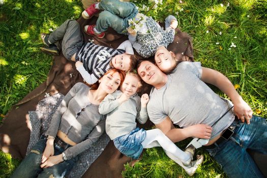 Riendly, cheerful family having a picnic.