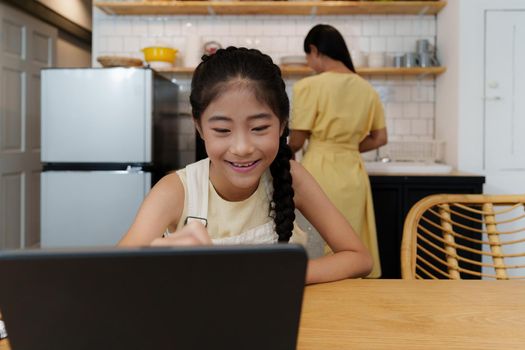 Homeschool Asian mother and little young girl student learning online class. E-learning Online Education concept