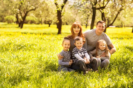 Riendly, cheerful family having a picnic.