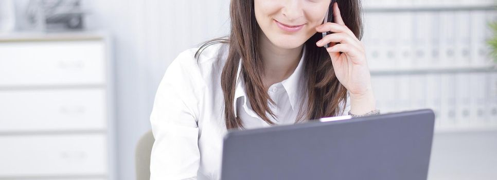 closeup. business woman talking on mobile phone.photo with copy space.