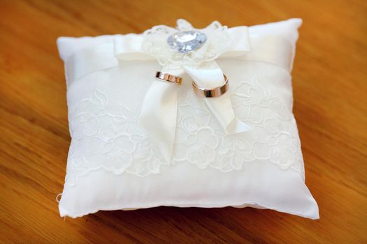 Wedding rings on the lace pillow