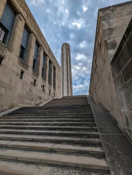 kansas city wwI memorial during day time