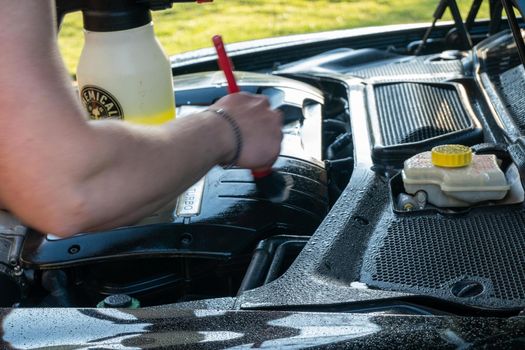 Car detailing series : Cleaning car engine 