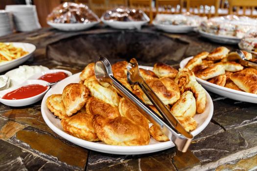 Samsa, sandwiches and other snacks and bakery are on the buffet area of the event day.