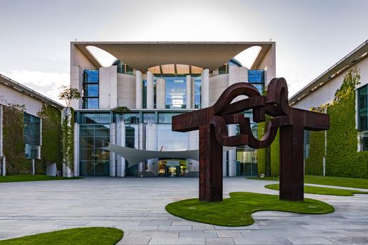 The Chancellery is a building in a band called the federal assembly in the Spreebogen in the German capital Berlin