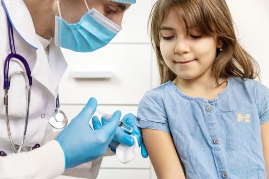 Vaccination of children. Hand injection. Viborochniy focus People