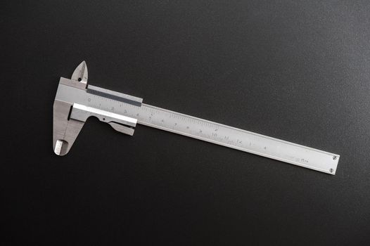 metal vernier caliper, vernier caliper is a measuring instrument used to precisely measure linear dimensions.