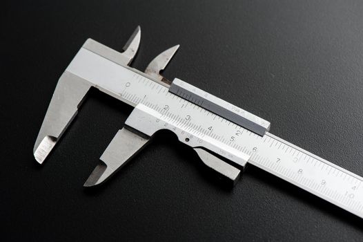 metal vernier caliper, vernier caliper is a measuring instrument used to precisely measure linear dimensions.