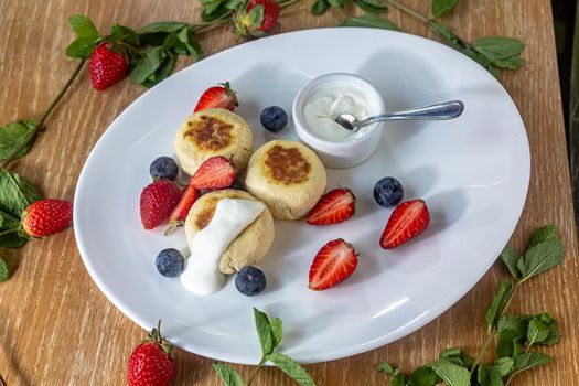 Homemade cheesecake with fresh strawberries and blueberries dessert - healthy organic summer dessert pie cheesecake. Vanilla Cheese Cake.