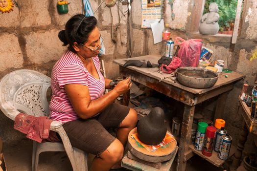 Craftswoman from Nicaragua, La Paz center, molding clay pieces in her workshop in La Paz Centro, Leon