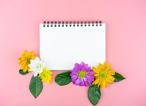 Blank note and copy space with decorative flowers for note text
