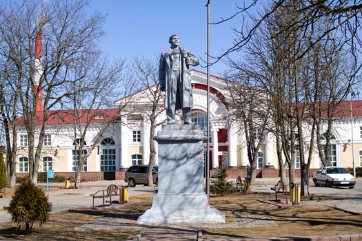 Belarus, Polotsk - 10 april, 2022: Statue of Lenin at the train station close up