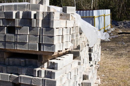 Packing of paving slabs lies on the construction site close up