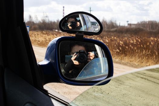 Belarus, Polotsk - 10 april, 2022: Reflection of the camera in the side mirror of the car