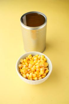 Sweet corns in a bowl on table