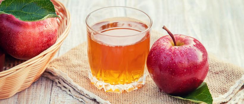 Apple juice in a glass. Selective focus. nature.