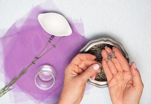 handmade lavender sachet DIY, step by step instructions, step one, Female hands in the frame