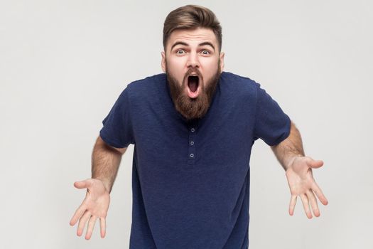 How you did it? It's impossible! Man have a hollywood beard, looking at camera and wery amazement.