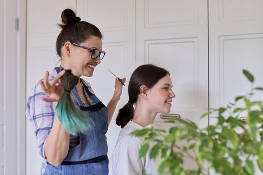 Haircut at home, mom cuts daughters hair, woman cuts dyed unhealthy hair, mother shows cut colored hair, girl happy with new haircut