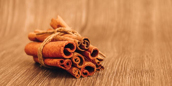 cinnamon sticks on the table, beautiful christmas background with spices, copy space, wood background