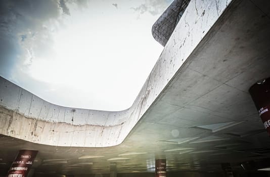 Guangzhou Opera House is a Chinese opera house in Guangzhou,in the new city of Pearl River, the Guangzhou Opera House has become one of China's three biggest theaters