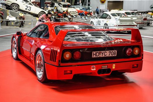 SINSHEIM, GERMANY - MAI 2022: red Ferrari F40 1989 478ps sports car rear view