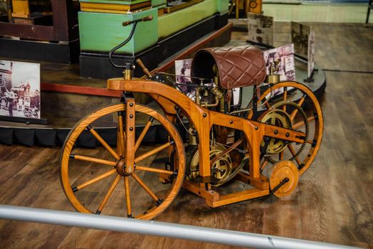 SINSHEIM, GERMANY - MAI 2022: wooden motorbike motorcycle Daimler riding chariot.