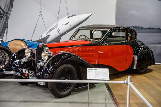 SINSHEIM, GERMANY - MAI 2022: red black Bugatti Type 57 Ventoux 1935 135ps