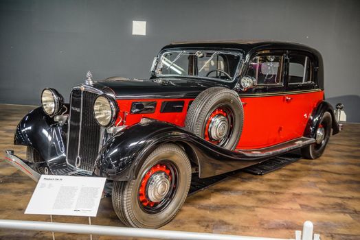 SINSHEIM, GERMANY - MAI 2022: black red Maybach SW 35 1935 140ps