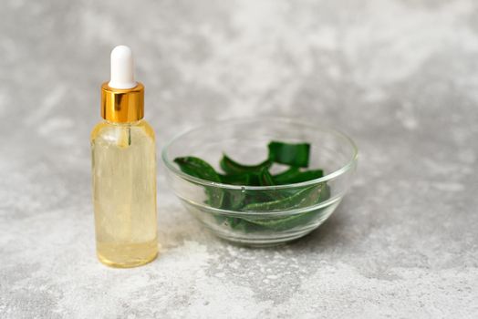 Oil or serum with aloe extract. Regenerating Serum.