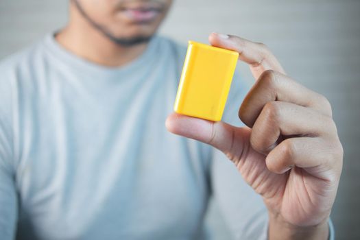 young man putting artificial sweetener in tea