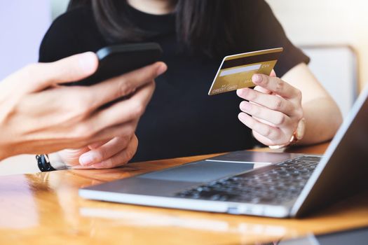 vintage tone with Give preference to female use credit cards while talking to men who are using computers for online shopping.