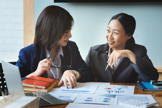 business woman Discussion and exchange of ideas during work