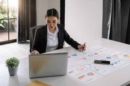 Business asian woman analyse and discuss and brainstorming the financial report chart data in office Financial advisor teamwork and accounting concept