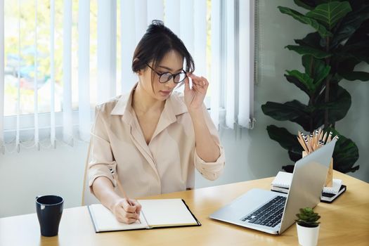 new normal, a businesswoman uses a computer to work for a company Via the internet on your desk at home