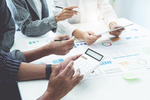 Planning to reduce investment risks, the image of a group of businesspeople working with partners is adjusting marketing strategies to analyze profitable and targeted customer needs at meetings.