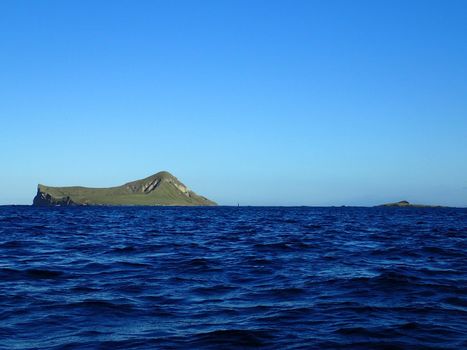 Manana Island and Kaohikaipu Island are located on the Windward side of O'ahu, north of Makapu'u Point. The shape of the island actually resembles a rabbit the island both isalnds are seabird sanctuary. Three species of bird nest on the island