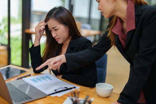 The portrait of an Asian female worker was warned by her supervisor as the profitability sales did not meet the planned targets.